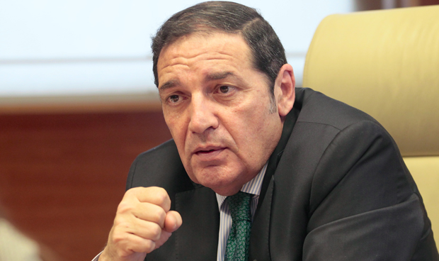 Sáez Aguado garantiza a los farmacéuticos pagos "priorizados y puntuales"