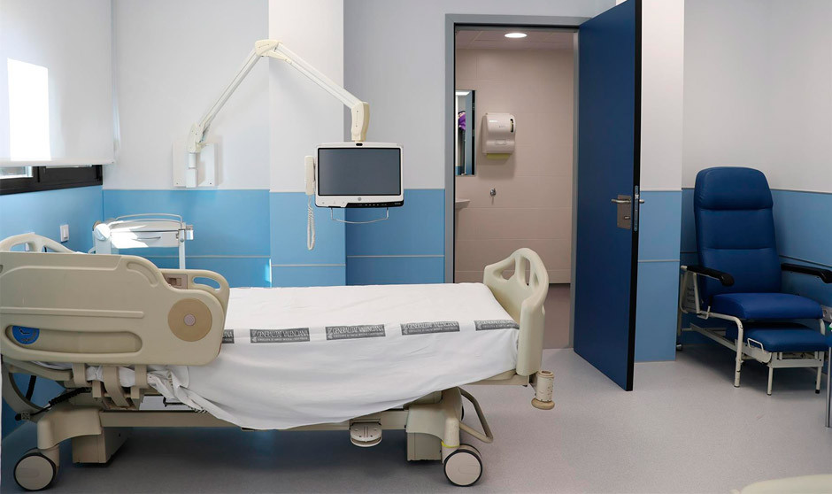 Sala para curas complejas y baños adaptados en Ginecología de Valencia