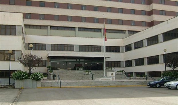 Salud estudia reabrir el Hospital Militar de Sevilla con más de 100 camas