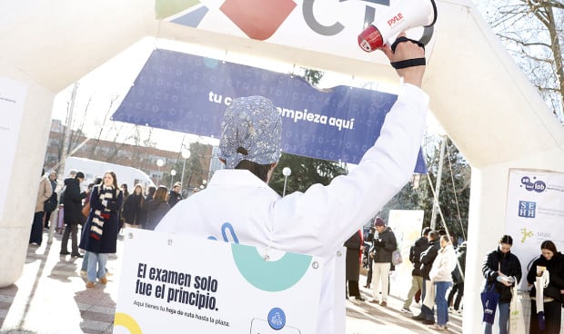 San Judas Tadeo y la suerte desafían a la ciencia en el examen MIR 2026