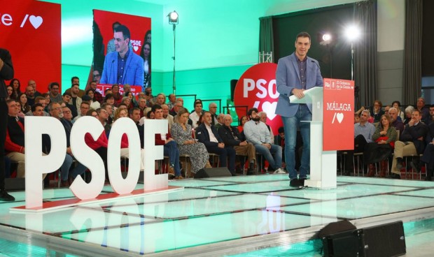 El presidente del Gobierno, Pedro Sánchez, pide a las comunidades autónomas más inversión en sanidad pública