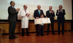 Sánchez Martos entrega el premio infantil de dibujo sobre higiene de manos