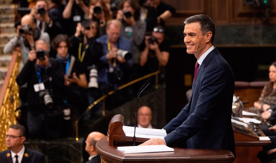 Sánchez: "Hemos recuperado la universalidad del SNS y hay más sanitarios"