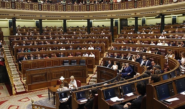 Sánchez remueve a los diputados sanitarios en el Congreso