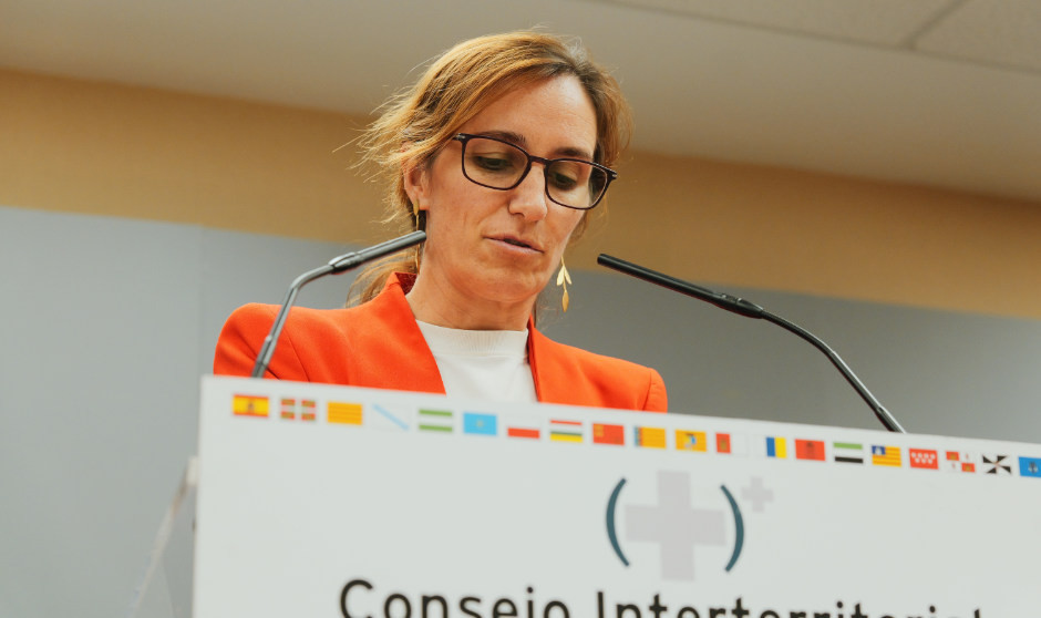  Mónica García, ministra de Sanidad, activará un plan de salud mental para los "cuidadores" de Adamuz.