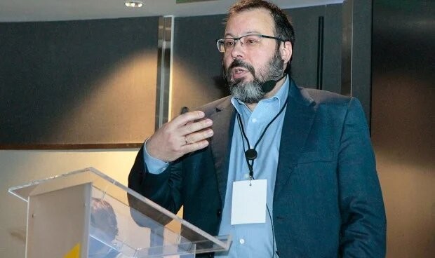 César Hernández valora la deducción del precio de fármacos