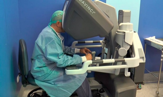 Sanidad adjudica 3 equipos de cirugía robótica Da Vinci por 9 millones