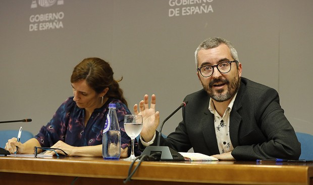  Mónica García y Javier Padilla avanzan que Sanidad agilizará la financiación de fármacos.