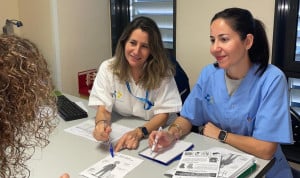 Sanidad aprueba un plan para contratar a 300 médicos tras acabar su residencia