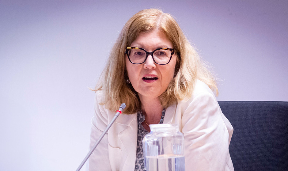 Sanidad aumenta una inflación del 0.5% que Educación logra congelar, según los datos del INE, dirigidos por Elena Manzanera.