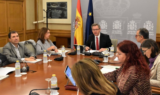  El ministro de Sanidad, José Miñones, durante el pleno del Consejo Interterritorial donde se aprobaron las restricciones del tabaco calentado