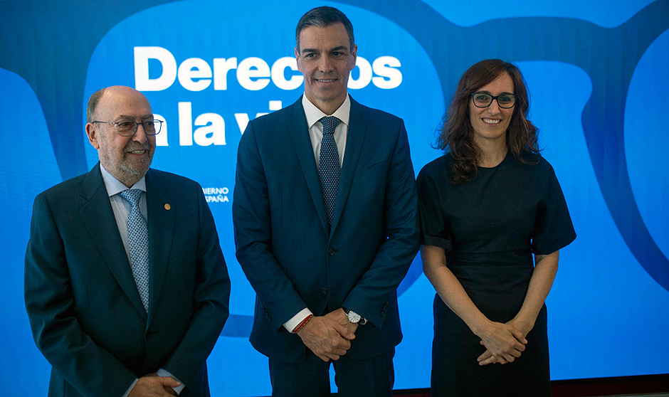  Pedro Sánchez, presidente del Gobierno, aprueba dar hasta 100 euros por niño para la compra de gafas o lentillas.