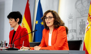 La ministra de Seguridad Social, Elma Saíz, y la de Sanidad, Mónica García, comparecen tras el Consejo de Ministros. 