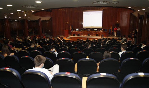 Sanidad 'echa el freno' en el aumento de plazas MIR de los últimos 3 años