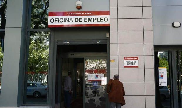 Sanidad, el tercer sector con más paro tras el verano: 14.000 puestos menos