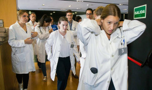 Los sanitarios que se han formado en universidades privadas cobran más que los de la pública.