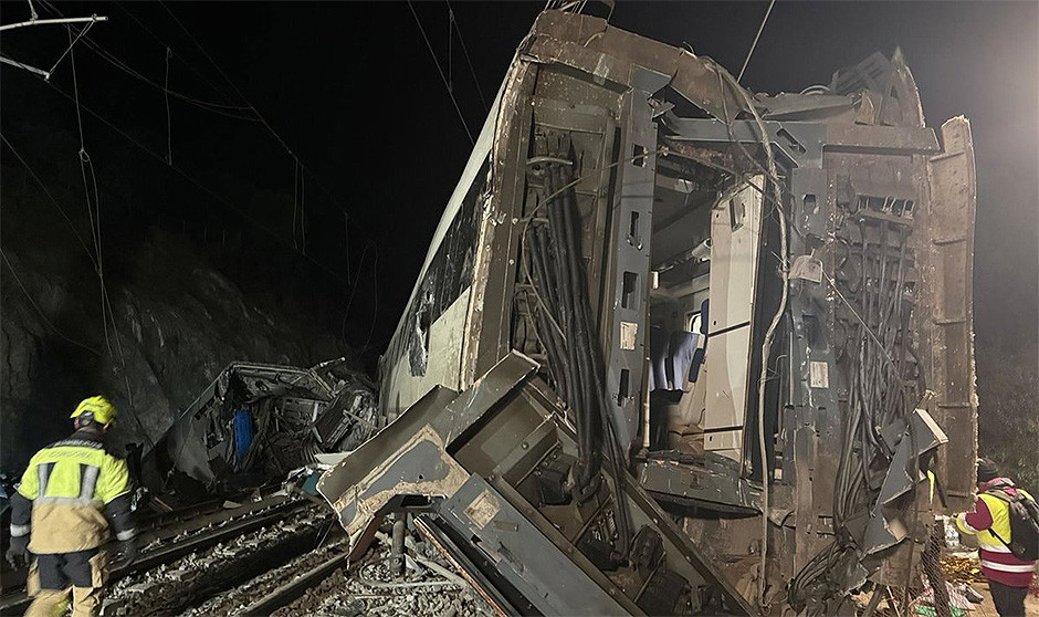 Tren accidentado alta velocidad