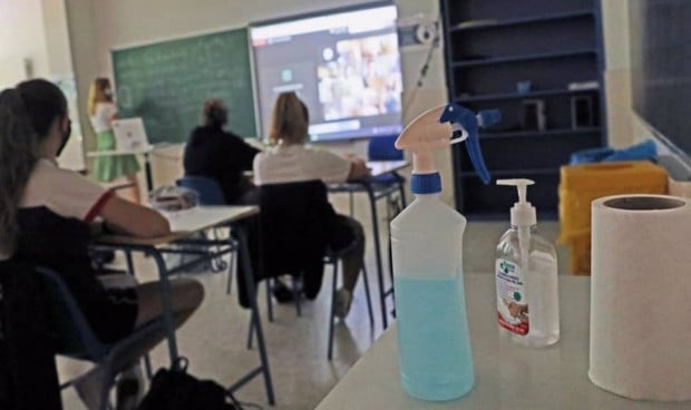 Sanidad establece dos supuestos para confinar a los alumnos de una clase