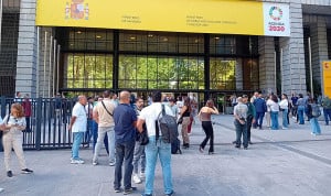 Sanidad llama a los médicos extranjeros: "Tengo trabajo, pero no de lo mío"