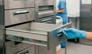 El medicamento desabastecido es un antibiótico de uso frecuente en el ámbito hospitalario.