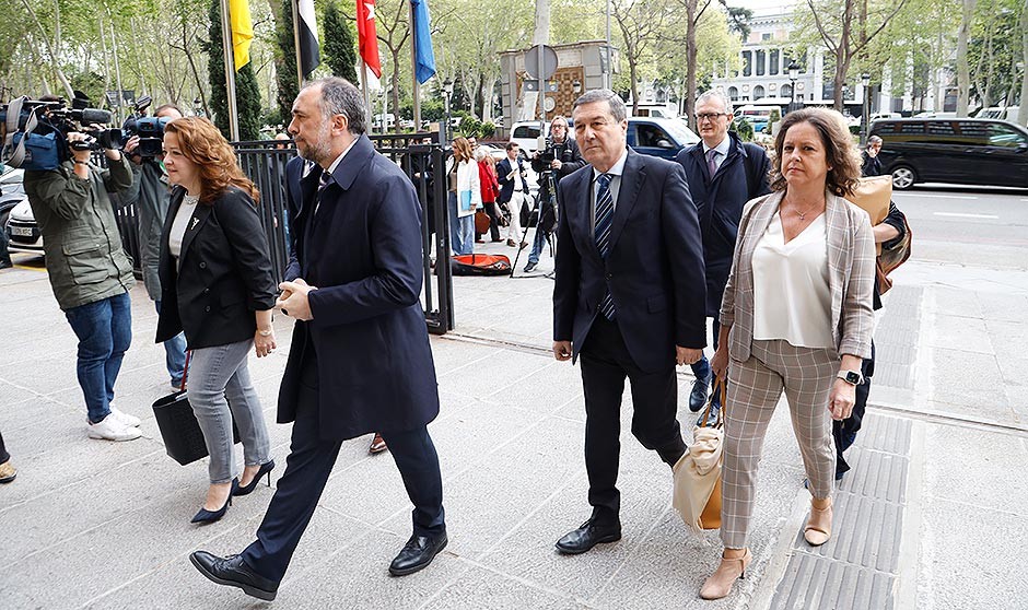 Fátima Matute, Julio García Comesaña, Marciano Gómez, Juan José Pedreño y Catalina García a su llegada al Ministerio de Sanidad 