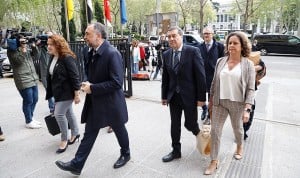 Fátima Matute, Julio García Comesaña, Marciano Gómez, Juan José Pedreño y Catalina García a su llegada al Ministerio de Sanidad 