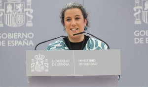  Paloma Calleja, coordinadora del Comité de Cuidados, pregunta a los TCAE cómo mejorar sus condiciones labores.