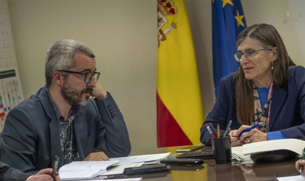 Javier Padilla y Pilar Aparicio durante su reunión con el presidente del CNPT, Francisco Pascual.