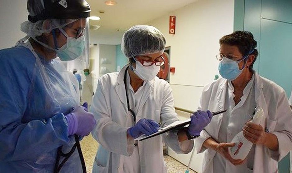 La sanidad pública española, 'desamparada' frente a la brecha salarial