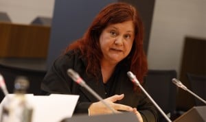 Celia Gómez, directora general de Ordenación Profesional, se ha comprometido a agilizar la elección de plaza MIR.