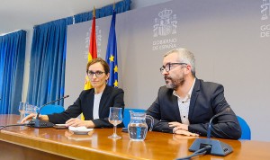 La ministra de Sanidad, Mónica García, y el secretario de Estado de Sanidad, Javier Padilla, explican la jubilación médica a los 72 años. 