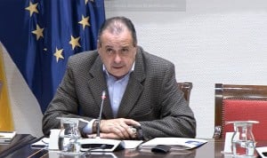 El consejero de Sanidad, Blas Trujillo, en la comparecencia celebrada en el Parlamento de Canarias este lunes