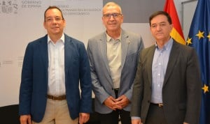 José Luis Cobos, Francesc Boya y Diego Ayuso rechazan que la farmacia rural sea lugar para la educación sanitaria propia de enfermeros y médicos.