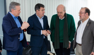  El conselleiro de Sanidade, Antonio Gómez Caamaño; el de Educación, Román Rodríguez; el decano de la Facultad de Medicina de la USC, Julián Álvarez; y el rector de la USC, Antonio López, sobre la adscripción de hospitales