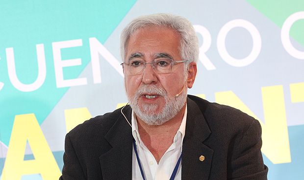 Santalices recorre en Madrid la arquitectura compostelana