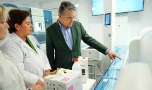 Sanz debuta como consejero de Sanidad en un acto en el Hospital de Valme