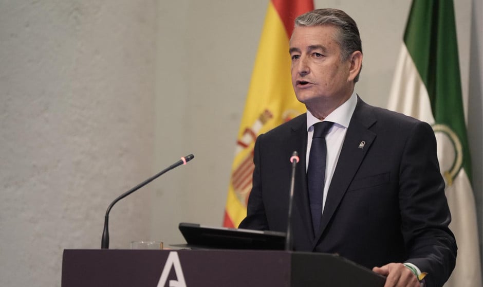 Sanz tiene un "encuentro fructífero" con Amama tras la crisis de cribados 