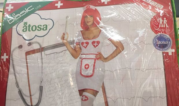 Satse clama contra Alcampo por su “indignante” disfraz de enfermera