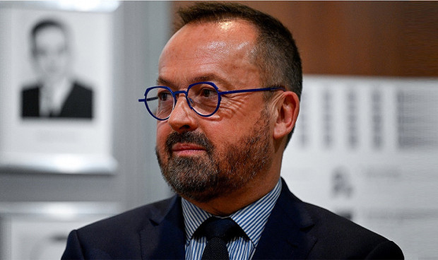 Yannick Neuder, ministro de Salud y Solidaridad de Francia, busca fisioterapeutas en Borgoña