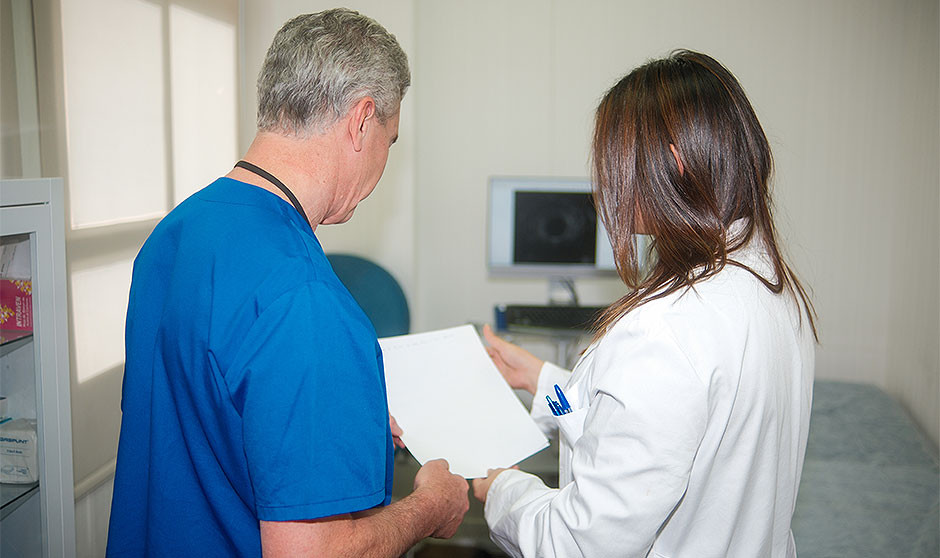 "Un médico no cobra lo mismo que un celador o un TCAE"