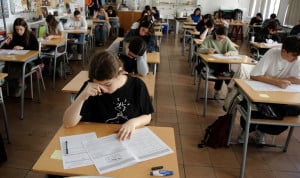  Un momento durante la Prueba de Acceso a la Universidad (PAU). Selectividad 2026, oficial: examen único y más control de la ortografía