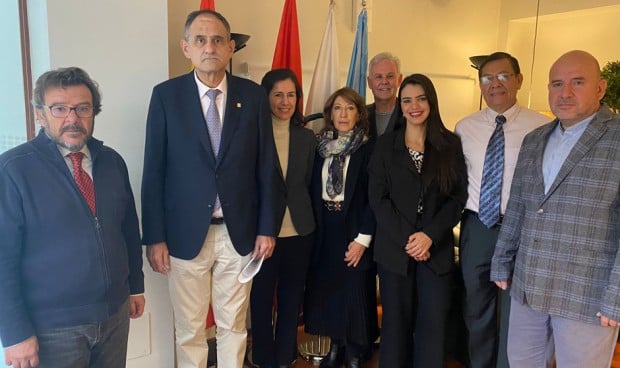 Firma del convenio entre Semergen, Siff y Relagh para mejorar la atención genética en Primaria. 