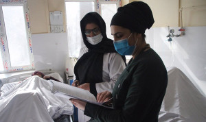 El sueño truncado de ser médica en Afganistán de Leila. Explica los obstáculos que han generado un sufrimiento en las mujeres afganas