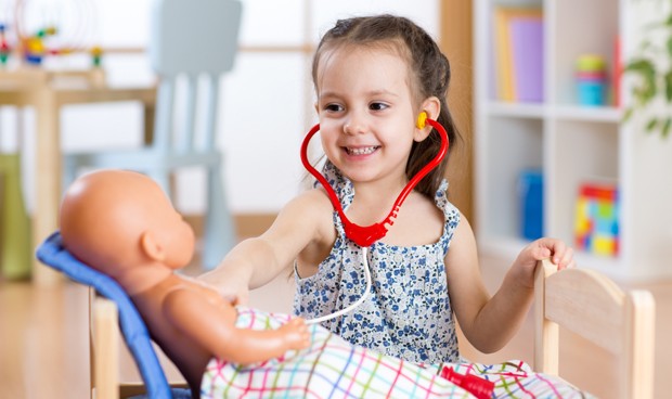 Ser médico es el sueño del 16% de las niñas y el 6% de los niños españoles