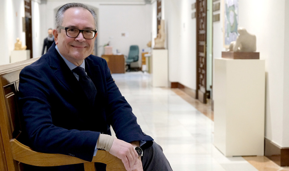  Luis Capitán, decano de Medicina de la Universidad deSevilla