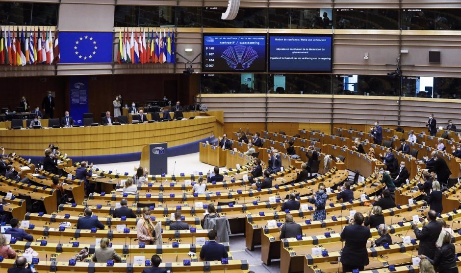 Sí del Parlamento Europeo a eliminar patentes en vacunas Covid