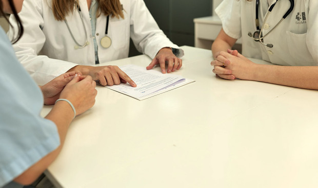 La feminización médica alcanza su récord de colegiación 