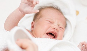 Síndrome del bebé zarandeado: la mala costumbre que provoca daño cerebral