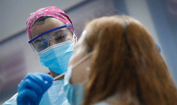 Síntomas Covid: PCR también si hay dolor de garganta o diarrea