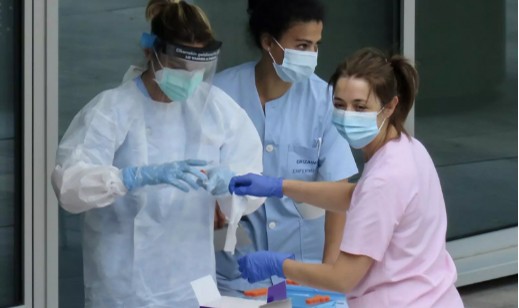 Son más pero no dirigen: solo el 30% de los cargos facultativos son mujeres